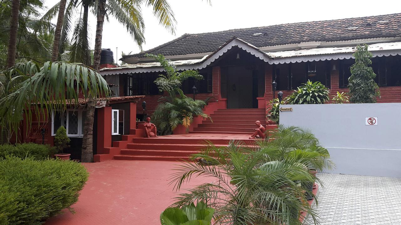 The Rainbows End Bed and Breakfast Madgaon Exteriör bild